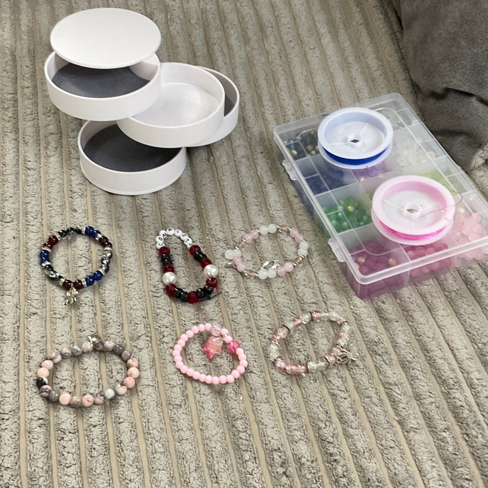 ✨ Handmade Beaded Bracelet Set – 6 Bracelets + Bead Organizer + Storage Tower ✨